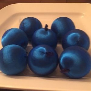 8 vintage satin balls.